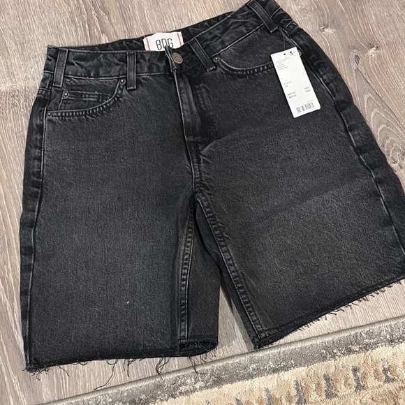 BDG Pants - NWT BDG “Tori Mid-Rise Cutoff Jort”